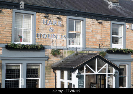 Pub maison publique Hare and Hounds dans le village de holcombe Brook, Angleterre, Royaume-Uni Banque D'Images