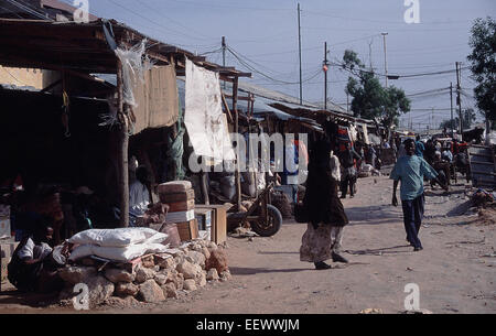 Rue du Marché typique à Galkayo Somalie circa 2006 Banque D'Images