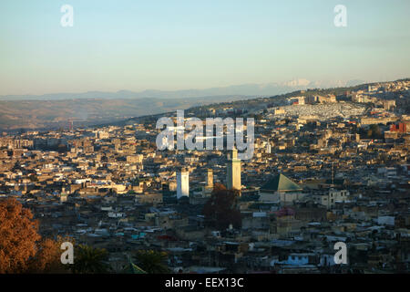 Vue aérienne de la Médina de Fès sur le coucher du soleil, le Maroc, l'Afrique Banque D'Images