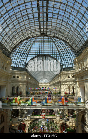 L'intérieur de du grand magasin GUM, place Rouge, Moscou, Russie Banque D'Images