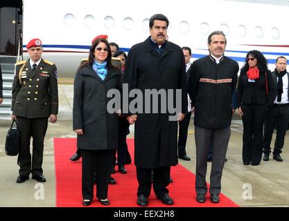 La Paz, Bolivie. 22 janvier, 2015. Le Président du Venezuela, Nicolas Maduro (C), arrive à l'aéroport El Alto, à La Paz, Bolivie, du ministère le 22 janvier, 2015. Le président Nicolas Maduro est venu à la Bolivie d'assister à l'inauguration du Président de la Bolivie Evo Morales. Crédit : Carlos Barrios/ABI/Xinhua/Alamy Live News Banque D'Images