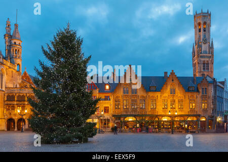 Vue urbaine avec la place Burg Noël à Bruges Banque D'Images