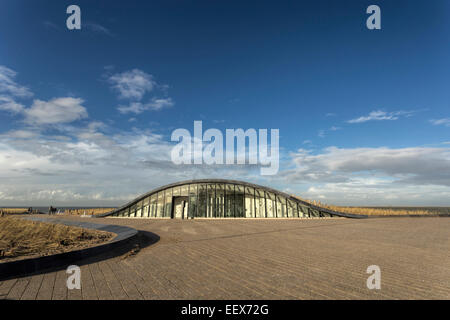 Vue sur la sortie du parking souterrain, construit sous les côtes de Katwijk aan Zee, South Holland, TheNetherlands. Banque D'Images