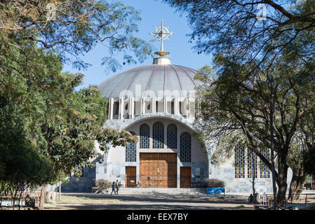 Vue extérieure de la nouvelle église Sainte Marie de Sion à Axoum, Nord de l'Ethiopie, l'Afrique Banque D'Images