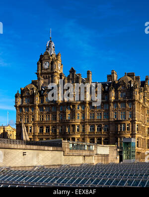 Avis de l'hôtel Old Waverley sur Princes Street dans le centre-ville d'Édimbourg en Écosse Royaume-uni construit 1848 à côté de la gare de Waverley Banque D'Images