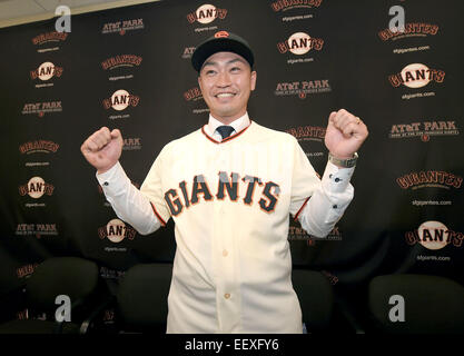 San Francisco, Californie, USA. 20 Jan, 2015. Norichika Aoki (Giants) MLB : Giants de San Francisco le voltigeur nouveau Nori Aoki pose après avoir été présenté lors d'une conférence de presse au AT&T Park à San Francisco, California, United States . © AFLO/Alamy Live News Banque D'Images