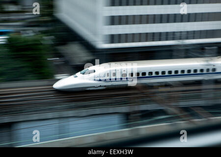 Train Shinkansen accélération Banque D'Images