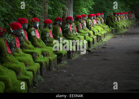 Rangée de statues au Japon Banque D'Images