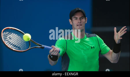 Melbourne, Australie. 23 Jan, 2015. Andy Murray d'Angleterre renvoie la balle au cours du troisième match de simple messieurs contre Joao Sousa du Portugal à l'Open de tennis d'Australie 2015 à Melbourne, Australie, le 23 janvier 2015. Murray a gagné 3-0. Credit : Bai Xue/Xinhua/Alamy Live News Banque D'Images