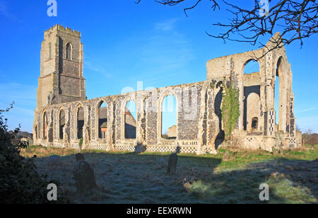 Une vue sur les ruines de l'église de St Andrew à Covehithe, Suffolk, Angleterre, Royaume-Uni. Banque D'Images