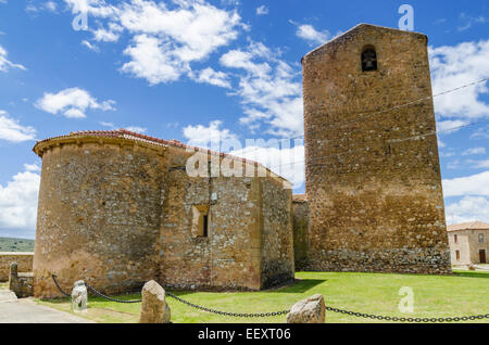 Torre de Aldealpozo et église San Juan Bautista, Soria, Castille et Leon, Espagne Banque D'Images