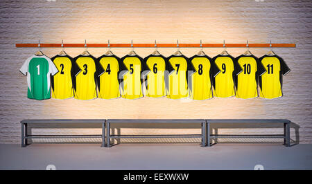 Ligne de maillots de football jaune Banque D'Images