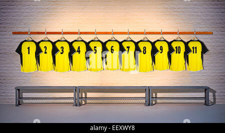 Ligne de maillots de football jaune Banque D'Images