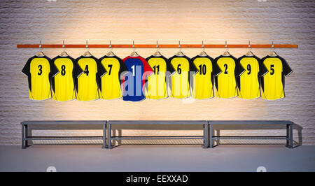 Ligne de maillots de football jaune Banque D'Images