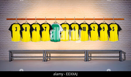 Ligne de maillots de football jaune Banque D'Images