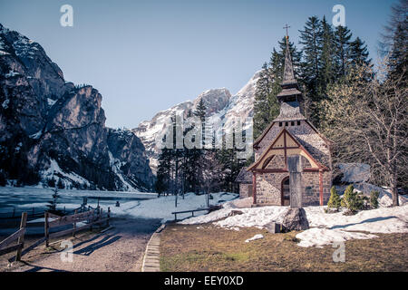 Lago di Braies alias Pragser Wildsee en Tyrol du Sud, Italie Banque D'Images