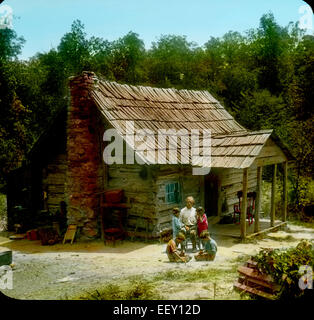 Mountaineer's Cabin, Cumberland Gap, Tennessee, USA, Magic Lantern slide, vers 1910 Banque D'Images