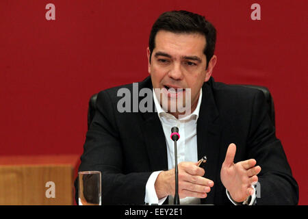 Athens, Athènes. 23 Jan, 2015. Alexis Tsipras, leader de l'aile gauche du parti grec Syriza, tient une conférence de presse diffusée en direct sur toutes les chaînes de télévision grecque, sur le programme électoral de Syriza, à Athènes, le 23 janvier 2015. Credit : Marios Lolos/Xinhua/Alamy Live News Banque D'Images