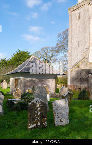 L'église Holy Trinity et Cabell tombe Ashburton Devon, Angleterre Banque D'Images