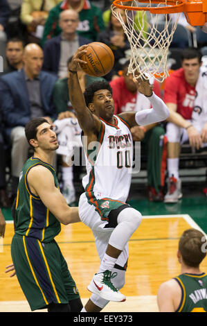 Milwaukee, WI, USA. 22 janvier, 2015. Milwaukee Bucks guard O.J. Mayo (00) va jusqu'à un tir au cours de la NBA match entre les Utah Jazz et les Milwaukee Bucks à la BMO Harris Bradley Center de Milwaukee, WI. L'Utah a battu Milwaukee 101-99. John Fisher/CSM/Alamy Live News Banque D'Images