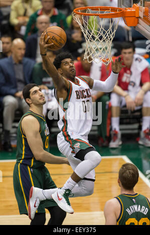 Milwaukee, WI, USA. 22 janvier, 2015. Milwaukee Bucks guard O.J. Mayo (00) va jusqu'à un tir au cours de la NBA match entre les Utah Jazz et les Milwaukee Bucks à la BMO Harris Bradley Center de Milwaukee, WI. L'Utah a battu Milwaukee 101-99. John Fisher/CSM/Alamy Live News Banque D'Images