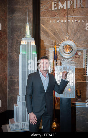 Manhattan, New York, USA. 23 Jan, 2015. HUGH JACKMAN lights l'Empire State Building en vert et jaune pour marquer la Journée de l'Australie, le vendredi, 23 janvier 2015. Credit : Bryan Smith/ZUMA/Alamy Fil Live News Banque D'Images