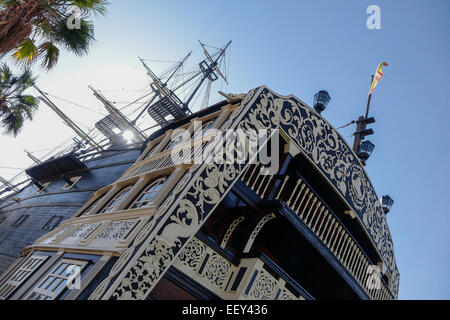 Santisima Trinidad replica, navire de guerre amarré galleon dans le port d'Alicante, Espagne Banque D'Images