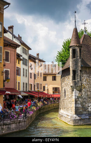 Palais de l'Isle palais et cafés à Annecy, France, Europe Banque D'Images