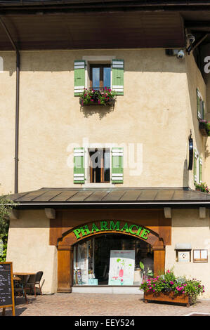 Pharmacie française à Megève, Haute-Savoie, France, Europe Banque D'Images