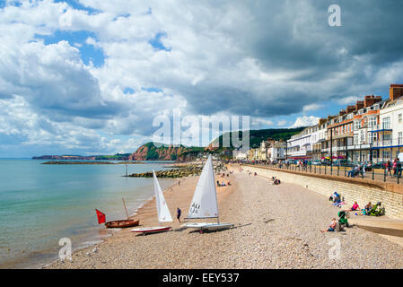 La ville de Sidmouth, l'est du Devon, England, UK - la plage et la promenade en été Banque D'Images