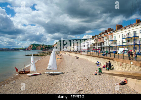 La ville de Sidmouth, l'est du Devon, England, UK - plage et de la promenade en plein été Banque D'Images