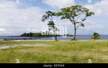 L'île écologique dans la mer à Sipopo près de la capitale, Malabo, Guinée équatoriale, l'Afrique de l'Ouest Banque D'Images