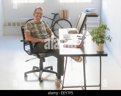 Portrait of man in office Banque D'Images