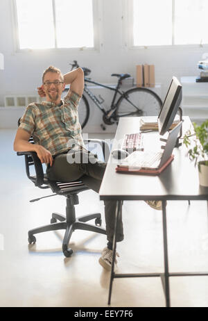 Portrait of man in office Banque D'Images