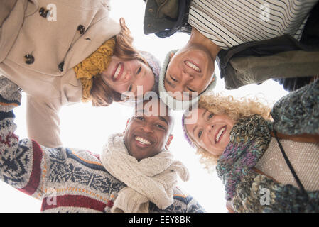 Portrait of happy friends, low angle view Banque D'Images