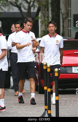 Les joueurs de Manchester United de quitter le Beverly Wilshire Hotel en amont d'une séance de formation à l'StubHub Center en préparation pour leur match à Los Angeles. Galaxy le jeudi (24Sep14) comprend : Shinji Kagawa Où : Los Angeles, California, United States Wh Banque D'Images