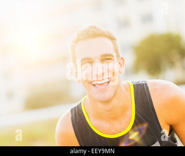 USA, Floride, Jupiter, Portrait of young man smiling Banque D'Images