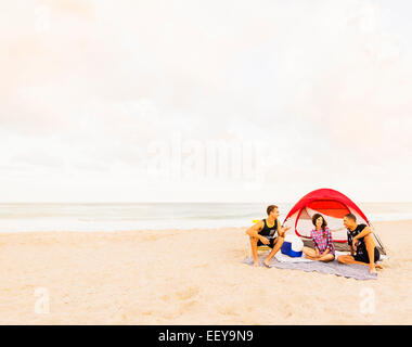 USA, Floride, Jupiter, les jeunes on beach Banque D'Images