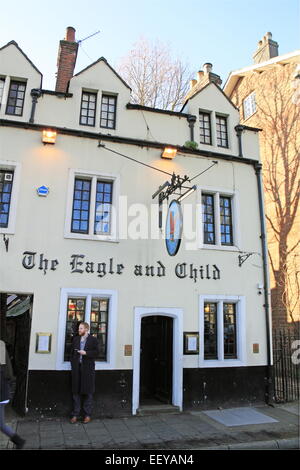 L'aigle et de l'enfant pub (surnommé l'oiseau et l'enfant), St Giles', Oxford, Oxfordshire, Angleterre, Grande-Bretagne, Royaume-Uni, UK, Europe Banque D'Images