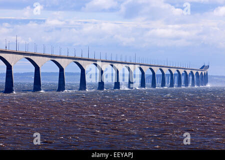 Canada, Nouveau-Brunswick, Île du Prince Édouard, pont de la Confédération, à l'égard du détroit de pont en béton Banque D'Images