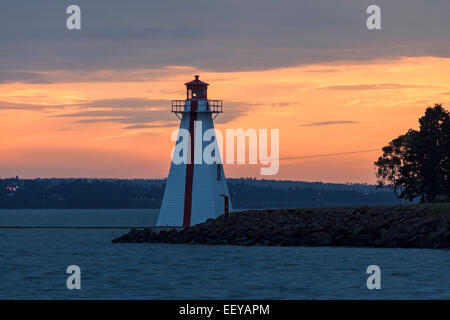 Canada, Nouveau-Brunswick, Île du Prince Édouard, Charlottetown, Phare au coucher du soleil Banque D'Images