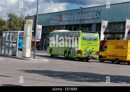 Berlin, Allemagne, arrêt pour les bus longue distance à la Berlin SÃ¼dkreuz Banque D'Images