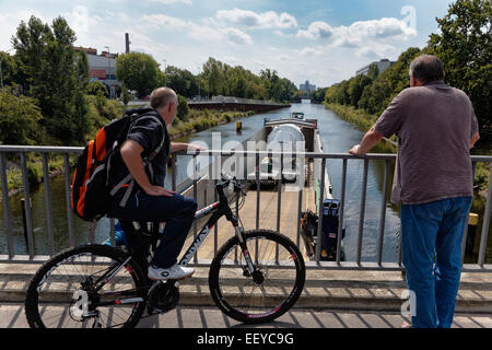 Berlin, Allemagne, une turbine à gaz de Siemens sur l'BEHALA-Schwergutshuttle Banque D'Images