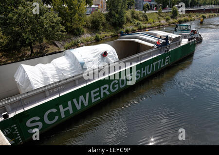 Berlin, Allemagne, une turbine à gaz de Siemens sur l'BEHALA-Schwergutshuttle Banque D'Images