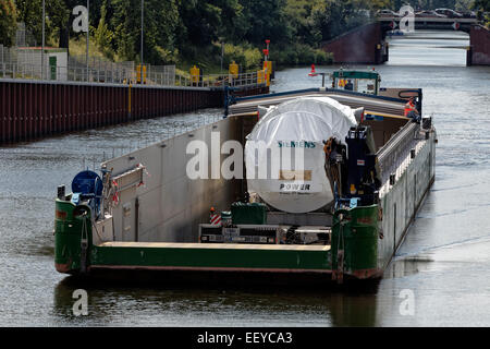 Berlin, Allemagne, une turbine à gaz de Siemens sur l'BEHALA-Schwergutshuttle Banque D'Images