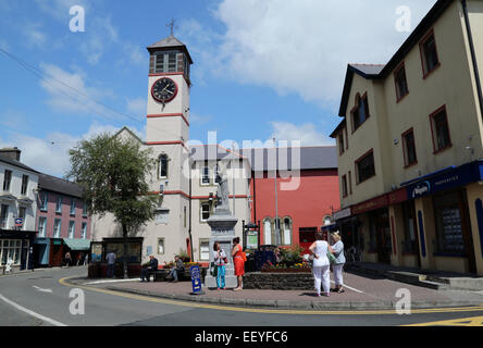 Bonne d'Erin avec derrière la mairie de Skibbereen Banque D'Images