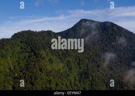 L'une du mont Salak's Peak dans la province de Java Ouest de l'Indonésie. Banque D'Images