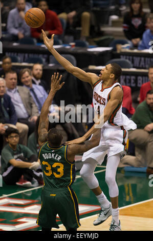 Milwaukee, WI, USA. 22 janvier, 2015. Milwaukee Bucks avant Giannis Antetokounmpo (34) va dans pour un tir au cours de la NBA match entre les Utah Jazz et les Milwaukee Bucks à la BMO Harris Bradley Center de Milwaukee, WI. L'Utah a battu Milwaukee 101-99. John Fisher/CSM/Alamy Live News Banque D'Images