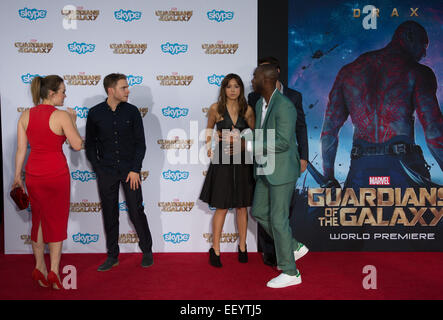 La première de "Marvel Gardiens de la galaxie" au Kodak Theater à Hollywood - Arrivées avec : Elizabeth Henstridge,Iain De Caestecker,Chloe,B.J. Bennett Britt,Brett Dalton Où : Los Angeles, California, United States Quand : 21 Oct 2014 Banque D'Images