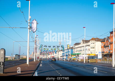 Regardant vers le nord le long de Balckpool promenade, en hiver, lancashire, Angleterre, Royaume-Uni Banque D'Images